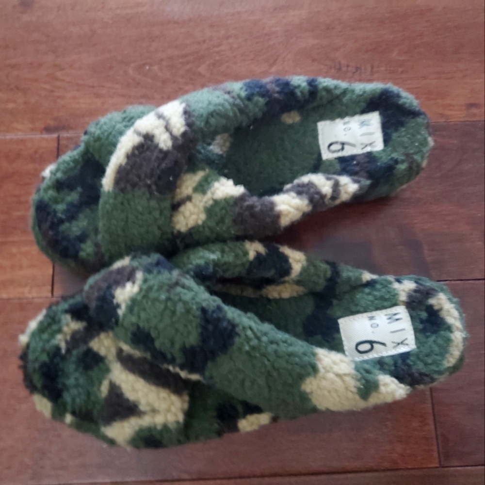 Mix no.6 fuzzy slippers size 8 women's very cost new never worn camo gre…